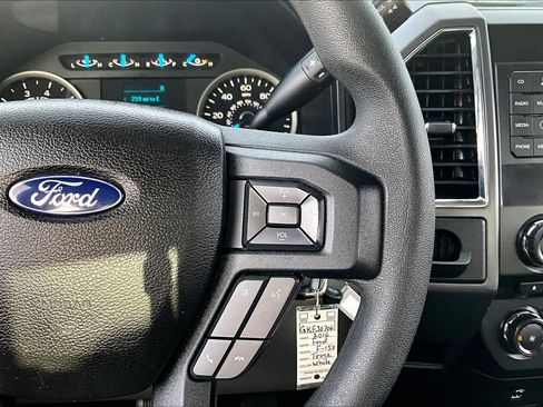 Used 2016 Ford F150 XLT RWD image 25