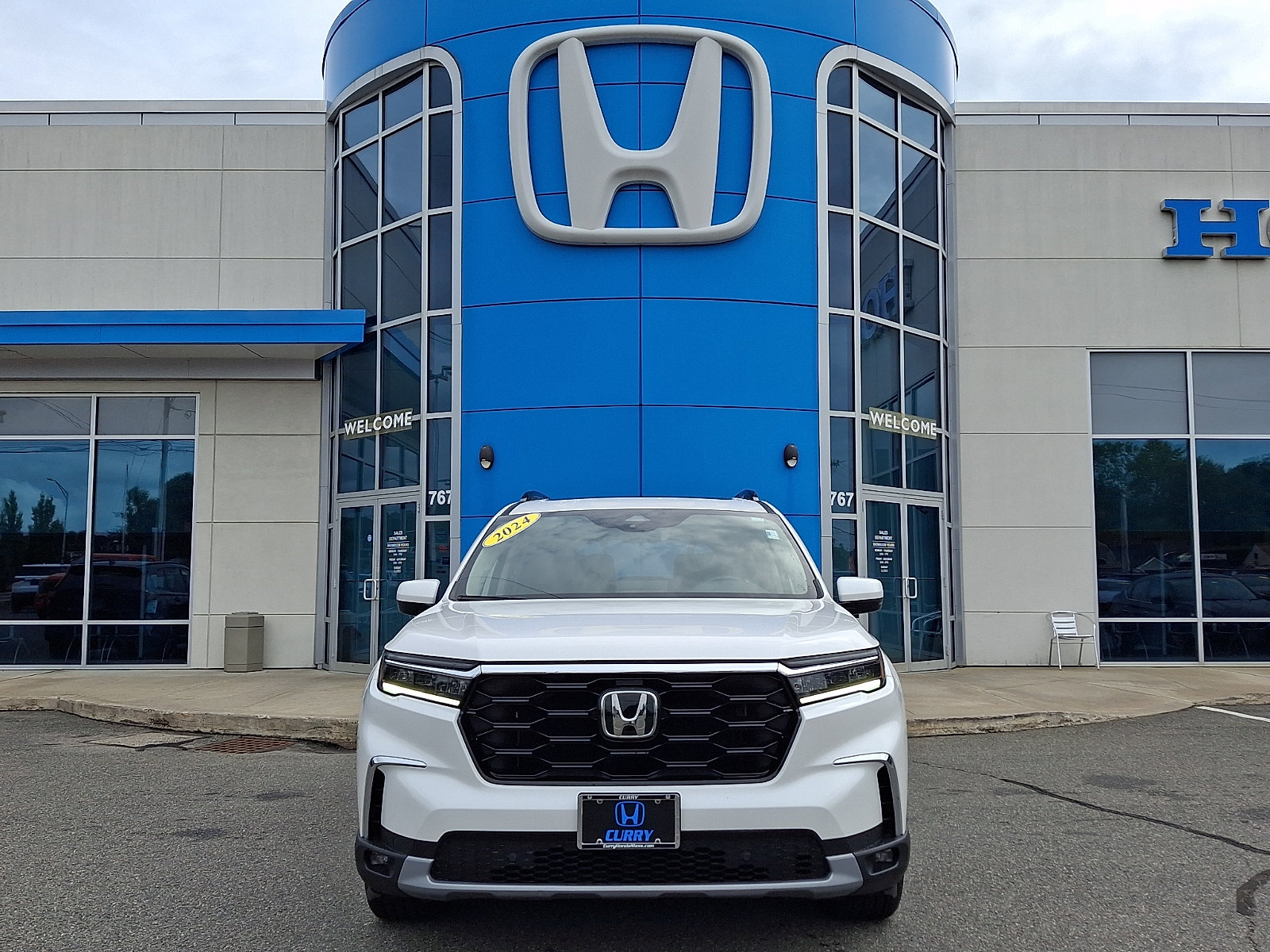 Used 2024 Honda Pilot Touring image 2