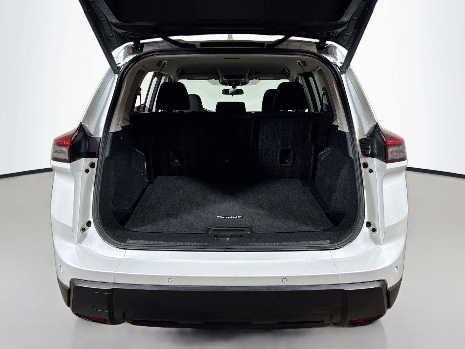 Used 2025 Nissan Rogue SV FWD image 22
