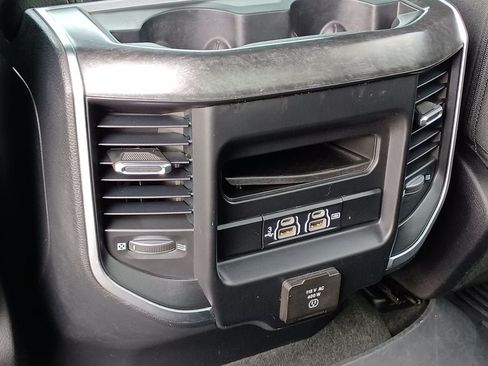 Used 2019 RAM 1500 Big Horn AWD/4WD image 31