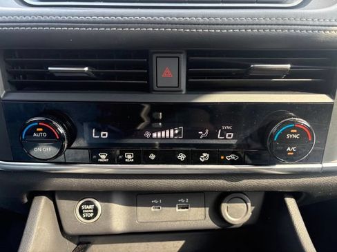 Used 2023 Nissan Rogue SV FWD image 22