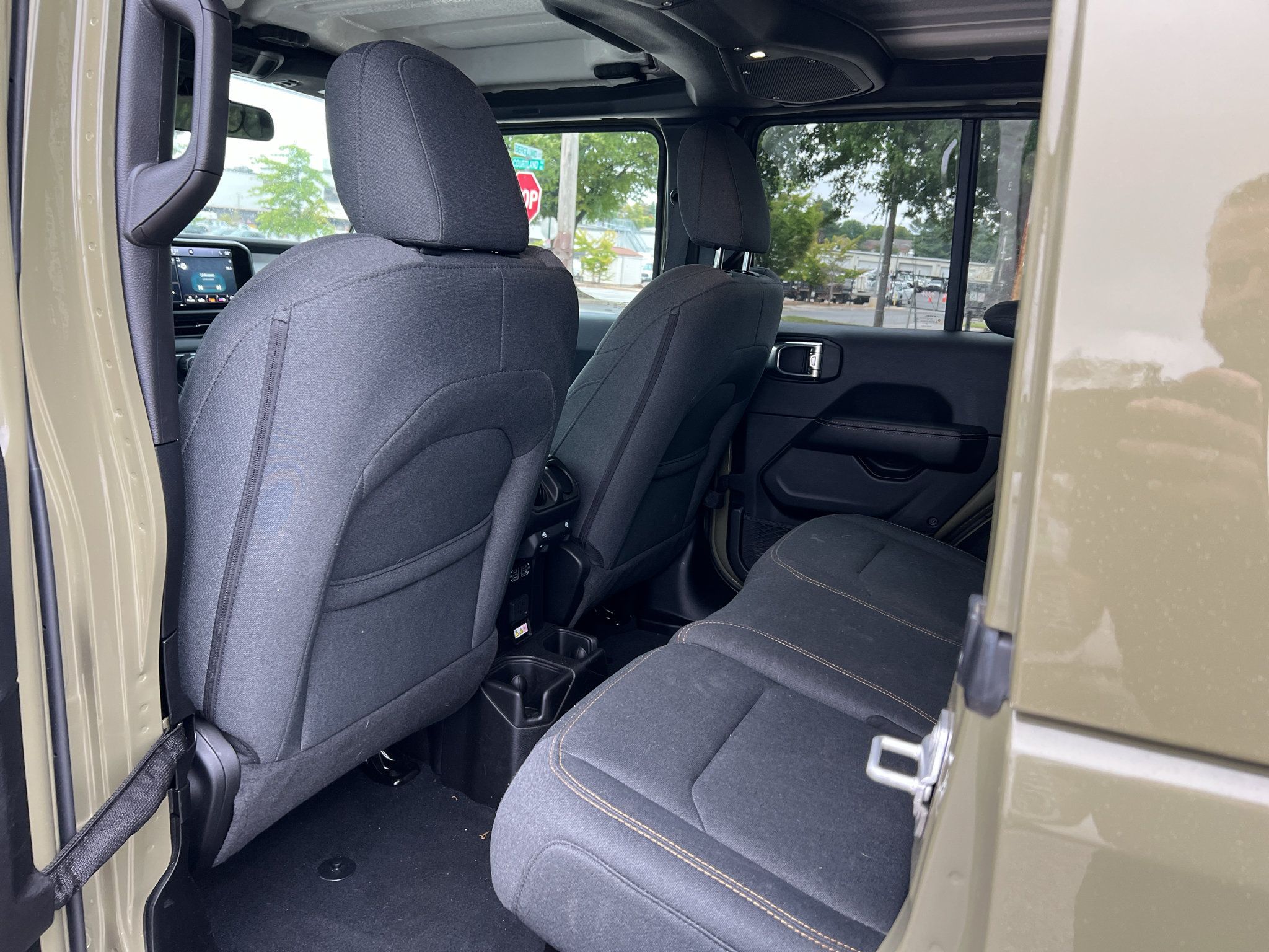 Used 2026 Jeep Wrangler Unlimited Sahara AWD/4WD image 11
