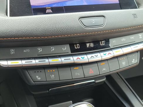 Used 2021 Cadillac XT4 Premium Luxury FWD image 24