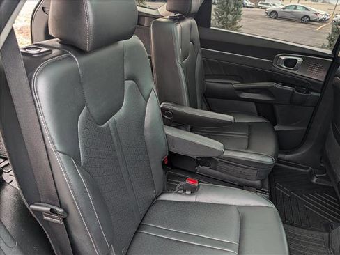 Used 2023 Kia Sorento SX image 17