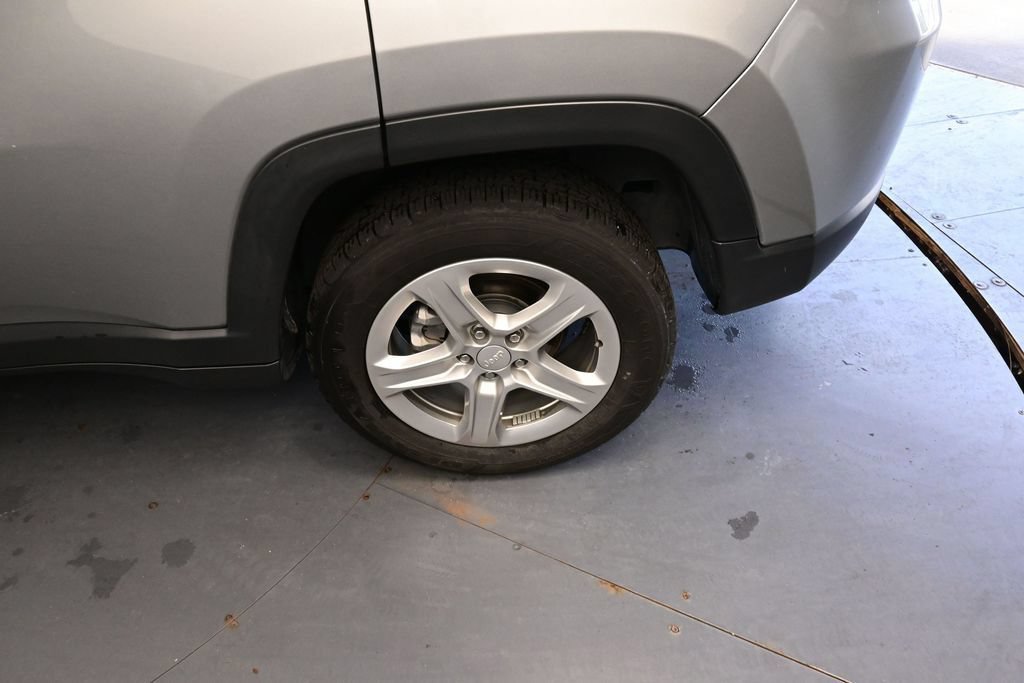 Used 2024 Jeep Compass Latitude AWD/4WD image 17