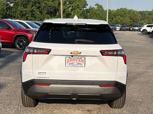 New 2026 Chevrolet Equinox LT w/ Safety and Technology Package FWD image 10