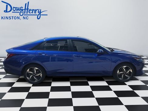 Used 2023 Hyundai Elantra SEL w/ Convenience Package FWD image 6