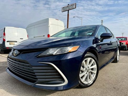 Used 2021 Toyota Camry LE image 4