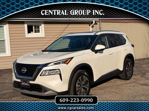 Used 2022 Nissan Rogue SV w/ SV Premium Package image 1