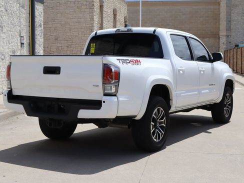 Used 2021 Toyota Tacoma TRD Sport w/ Technology Package AWD/4WD image 3