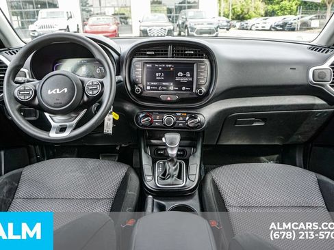 Used 2025 Kia Soul LX w/ LX Technology Package FWD image 26