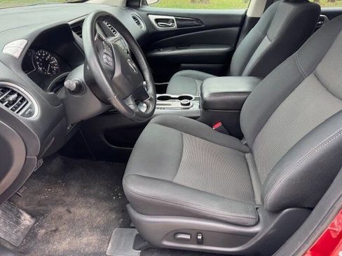 Used 2018 Nissan Pathfinder SV image 35