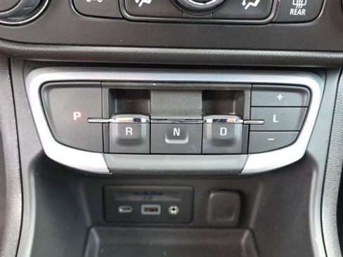 Used 2024 GMC Terrain SLT image 22