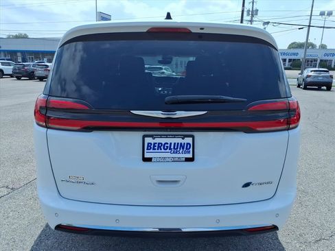 Used 2024 Chrysler Pacifica Limited FWD image 5
