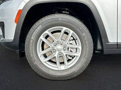 New 2025 Jeep Grand Cherokee L Laredo image 19