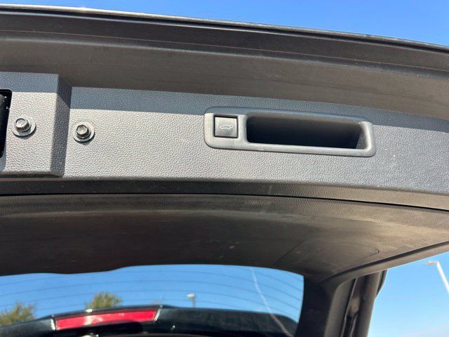 Used 2021 Toyota Highlander XLE AWD/4WD image 9