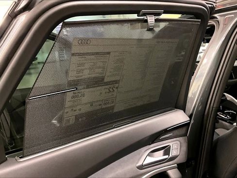 New 2025 Audi SQ5 Prestige image 22