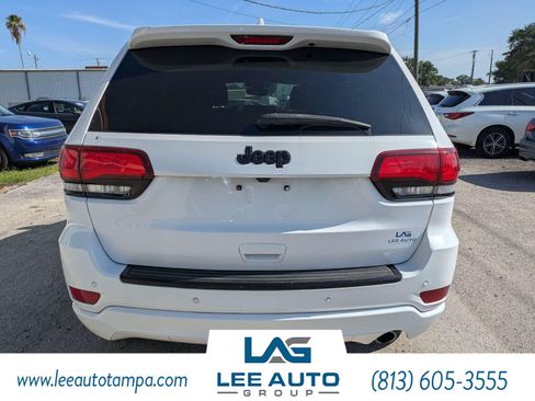 Used 2018 Jeep Grand Cherokee Altitude RWD image 4