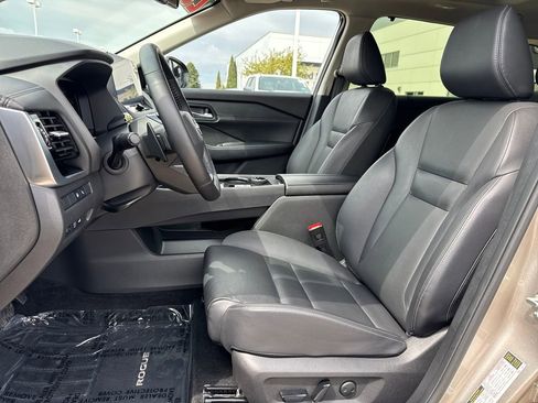 Used 2025 Nissan Rogue SL w/ Tech Package AWD/4WD image 14