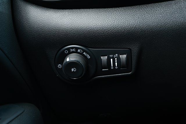New 2026 Jeep Compass Latitude AWD/4WD image 15