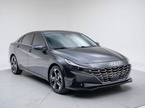 Used 2022 Hyundai Elantra SEL w/ Convenience + Premium Package image 10