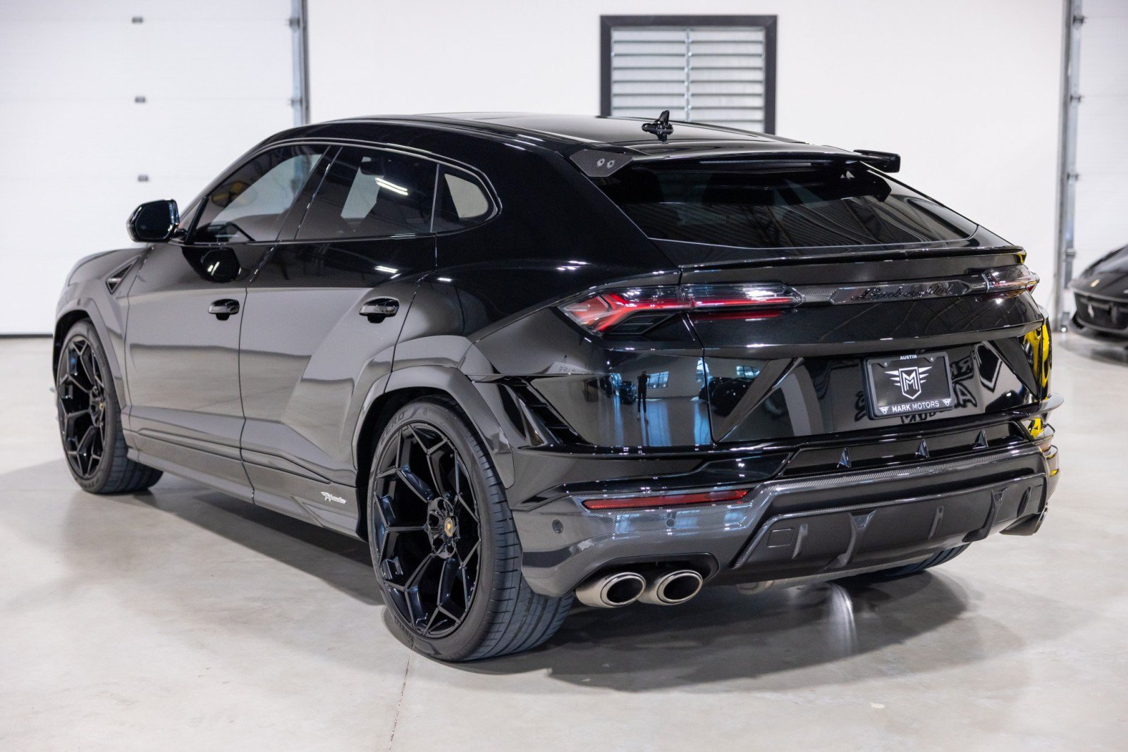 Used 2024 Lamborghini Urus Performante AWD/4WD image 7