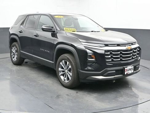 Used 2025 Chevrolet Equinox LT AWD/4WD image 2