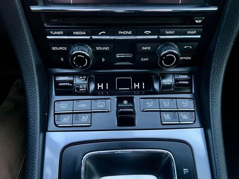 Used 2016 Porsche Cayman image 25