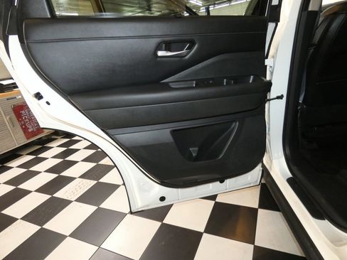 Used 2022 Nissan Pathfinder SL image 24