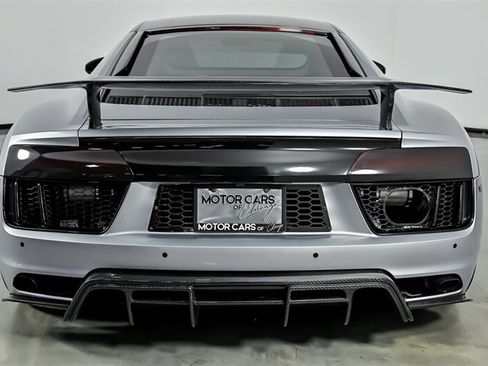 Used 2017 Audi R8 V10 w/ Carbon Exterior Package AWD/4WD image 9
