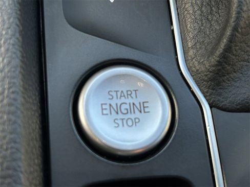 Used 2022 Volkswagen Atlas Cross Sport SEL R-Line image 29