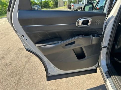 Used 2023 Kia Sorento SX AWD/4WD image 16