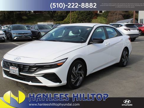 Used 2025 Hyundai Elantra SEL image 3