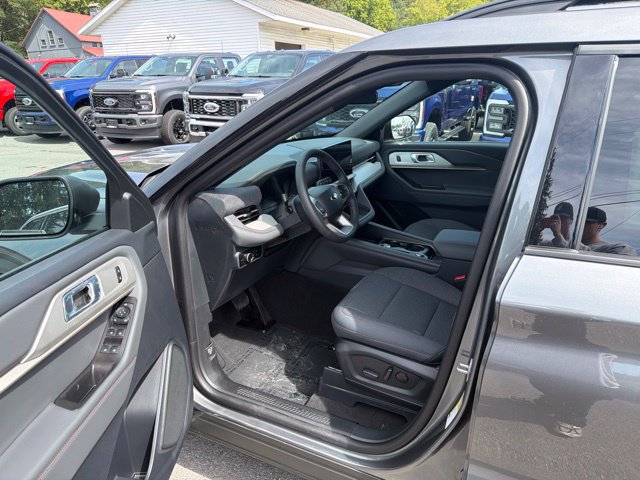 Used 2027 Ford Explorer Active AWD/4WD image 14