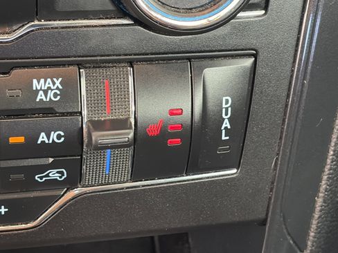 Used 2017 Ford Explorer XLT w/ Equipment Group 202A AWD/4WD image 27