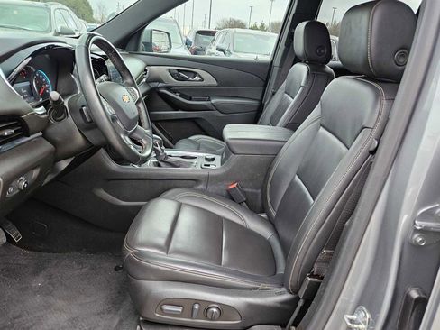 Used 2023 Chevrolet Traverse LT image 17