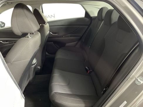 Used 2023 Hyundai Elantra SE w/ Preferred Accessory Package image 21