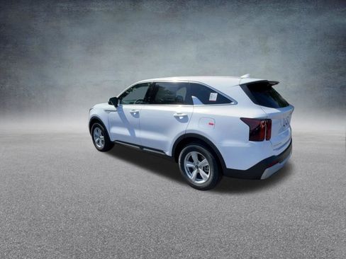 Used 2025 Kia Sorento LX image 17