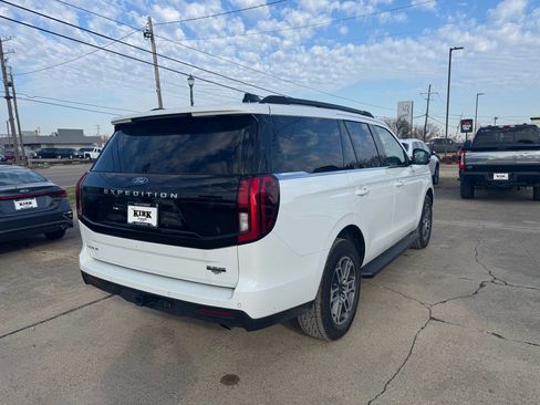 Used 2025 Ford Expedition Active image 5