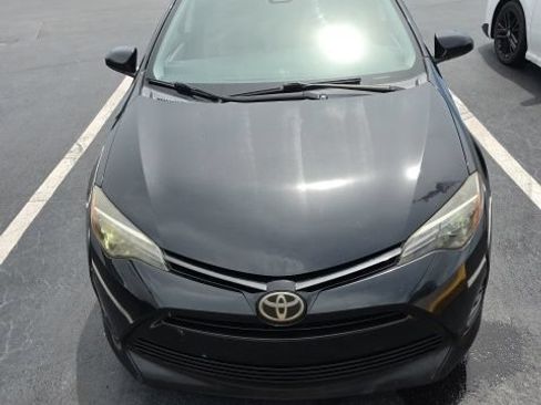 Used 2017 Toyota Corolla LE FWD image 2