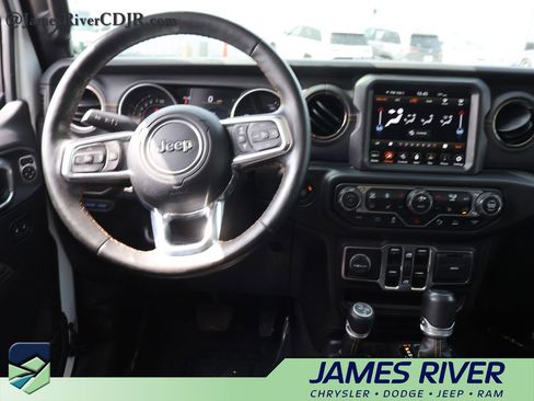 Used 2022 Jeep Wrangler Unlimited Sahara AWD/4WD image 18