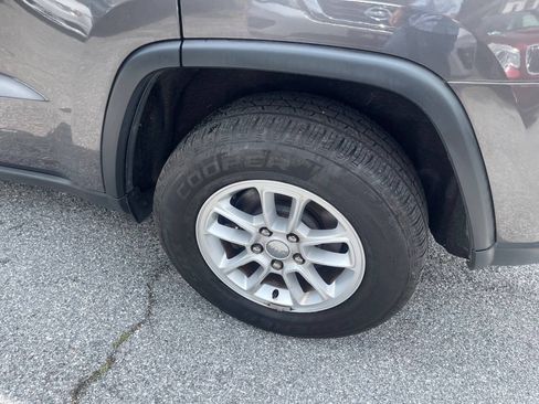 Used 2019 Jeep Grand Cherokee Laredo AWD/4WD image 33