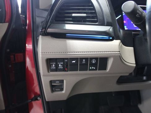 Used 2023 Honda Odyssey Elite image 8