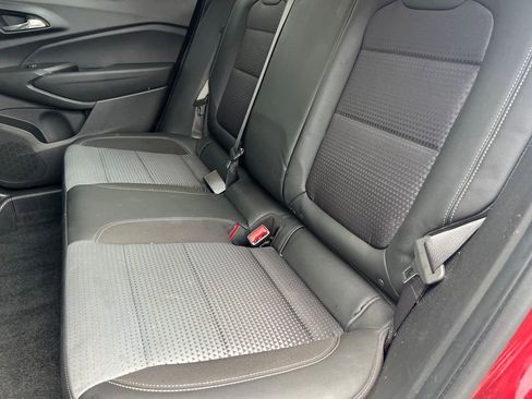 Used 2025 Chevrolet Trax LT w/ LT Convenience Package FWD image 15