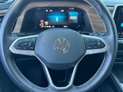 Used 2024 Volkswagen Atlas SE image 15