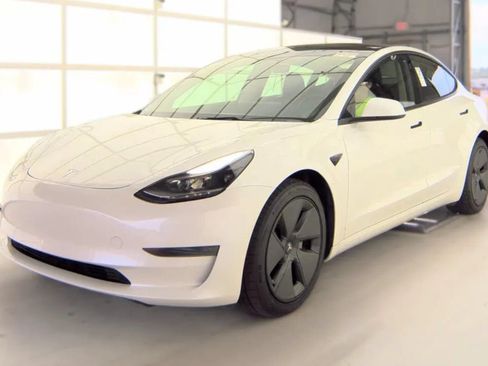 Used 2023 Tesla Model 3 Standard Range RWD image 1
