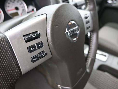 Used 2015 Nissan Frontier PRO-4X image 18