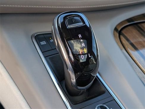 Used 2022 Cadillac Escalade ESV Premium Luxury Platinum image 17