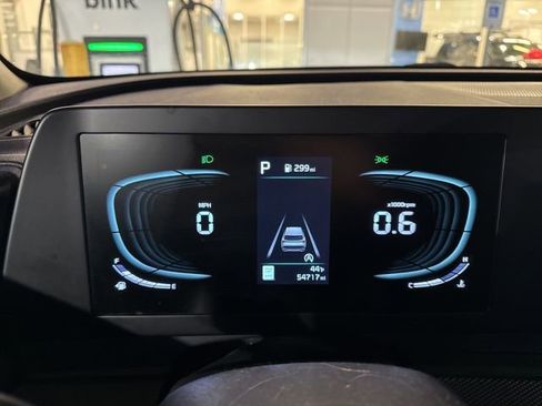 Used 2023 Kia Sportage LX image 9