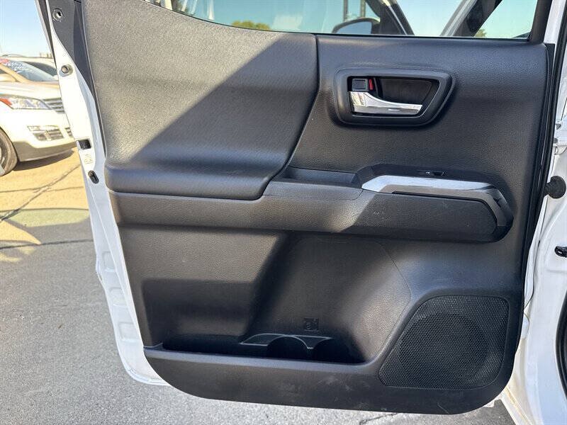 Used 2016 Toyota Tacoma TRD Sport AWD/4WD image 20
